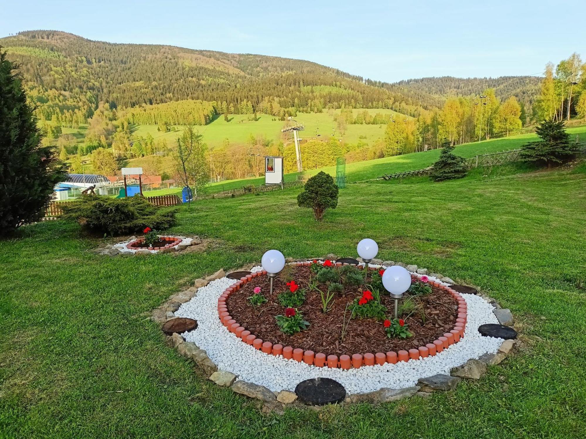 Pensjonat Zielone Wzgorze W Boleslawowie Stronie Slaskie Luaran gambar